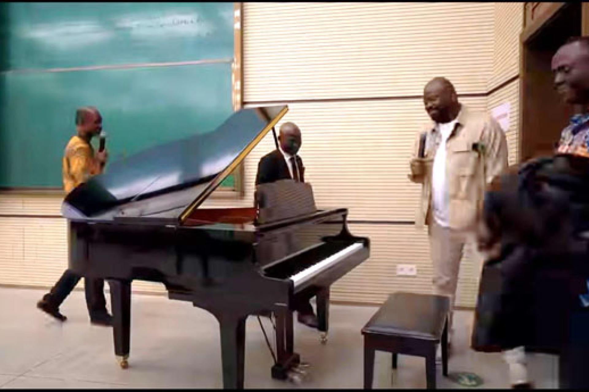 Piano01