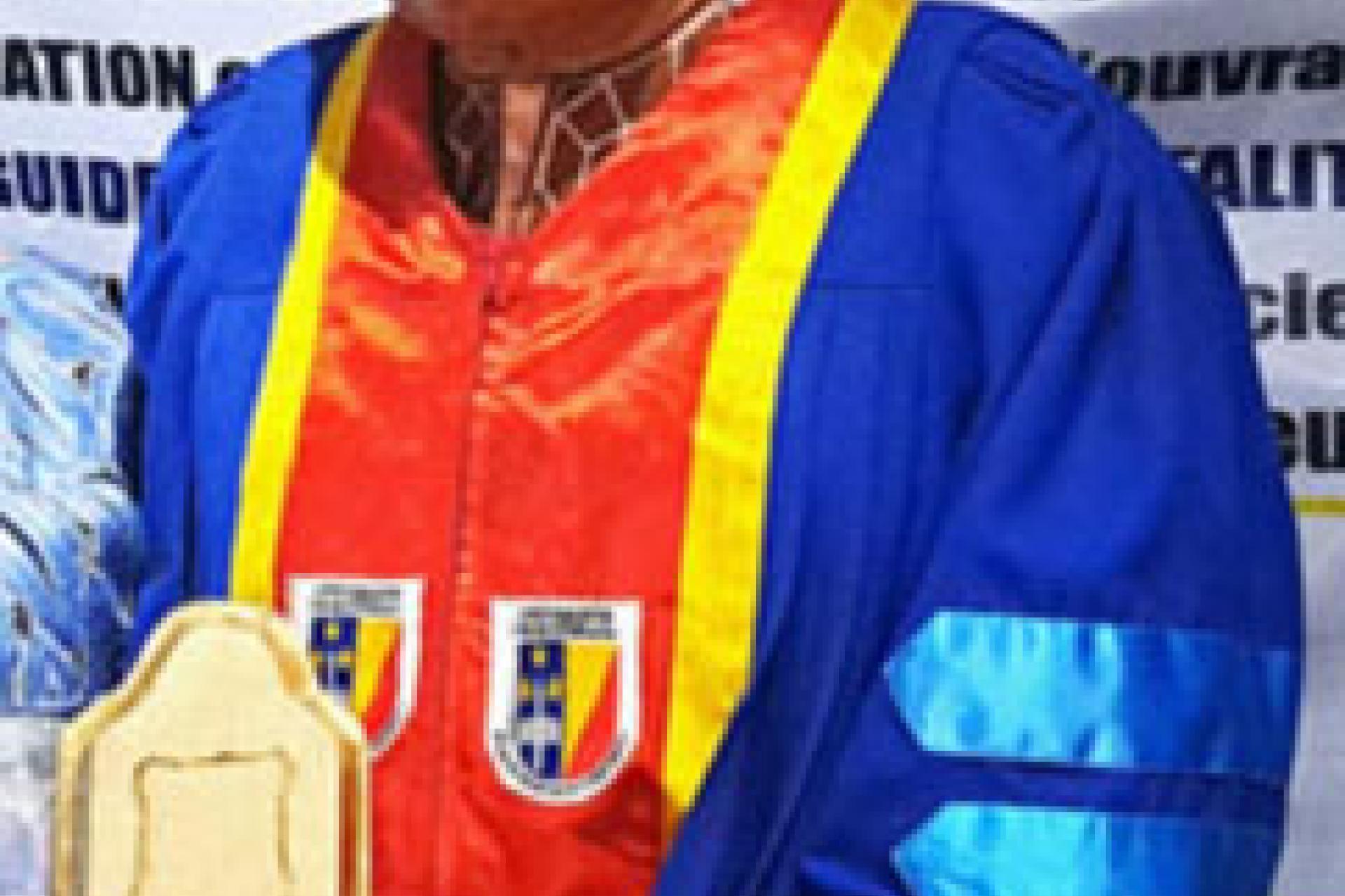 Pr Remy Musungayi pour le respect de la dignité de la fonction. 