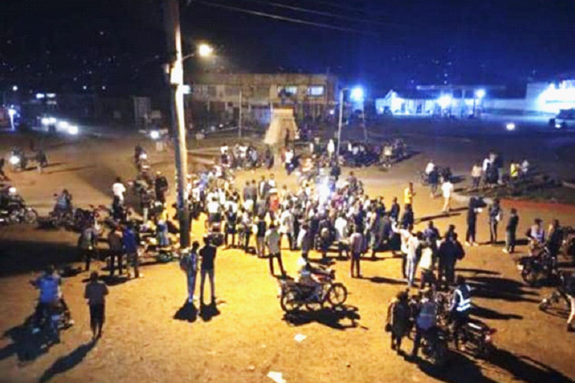 Une vue des jeunes de Beni réunis au point-point Nyamwisi, réclamant le retour de la paix et la justice pour les victimes des massacres perpétrés dans leur région.  Photo droits tiers 