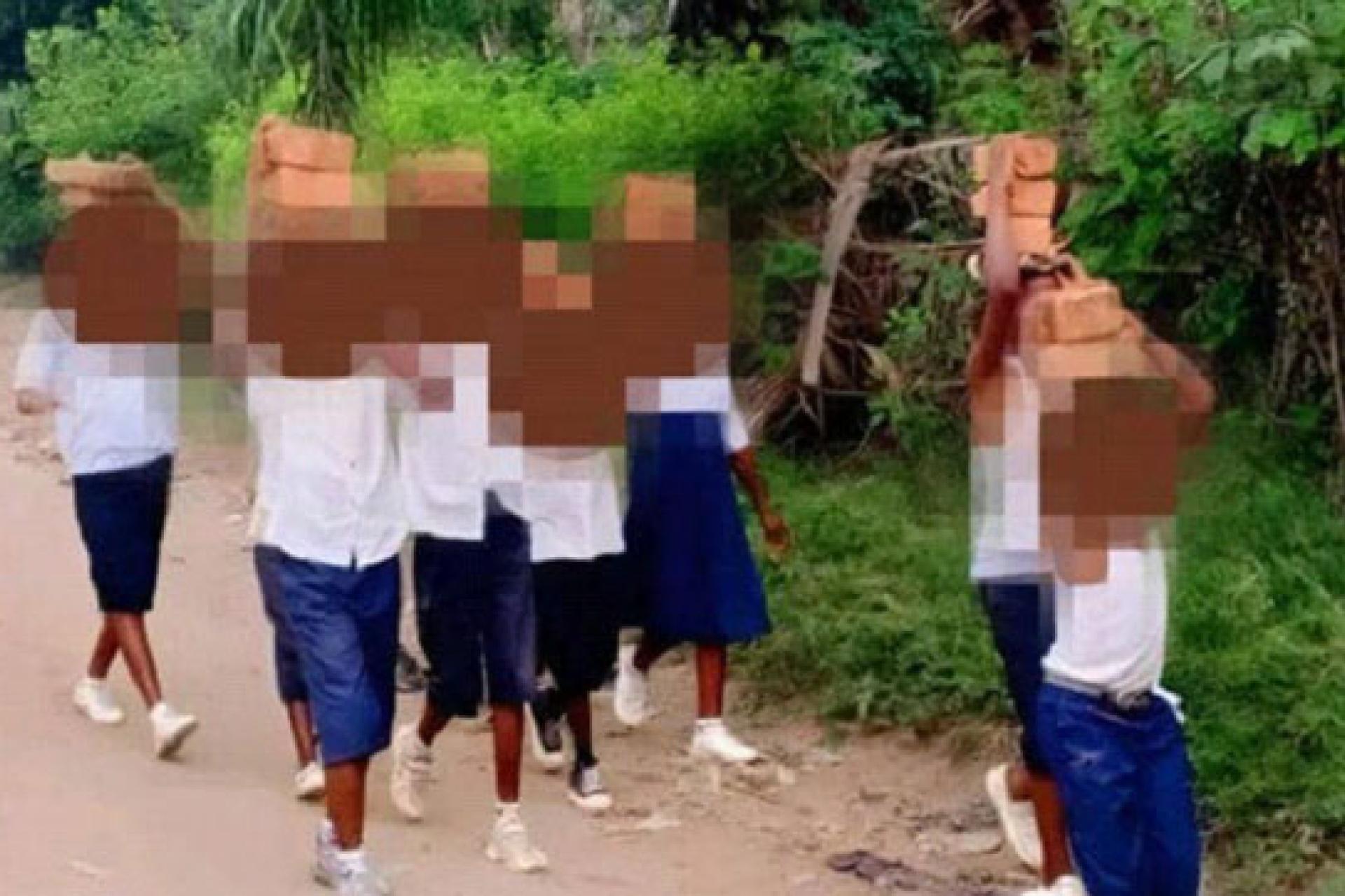 Les élèves contraints