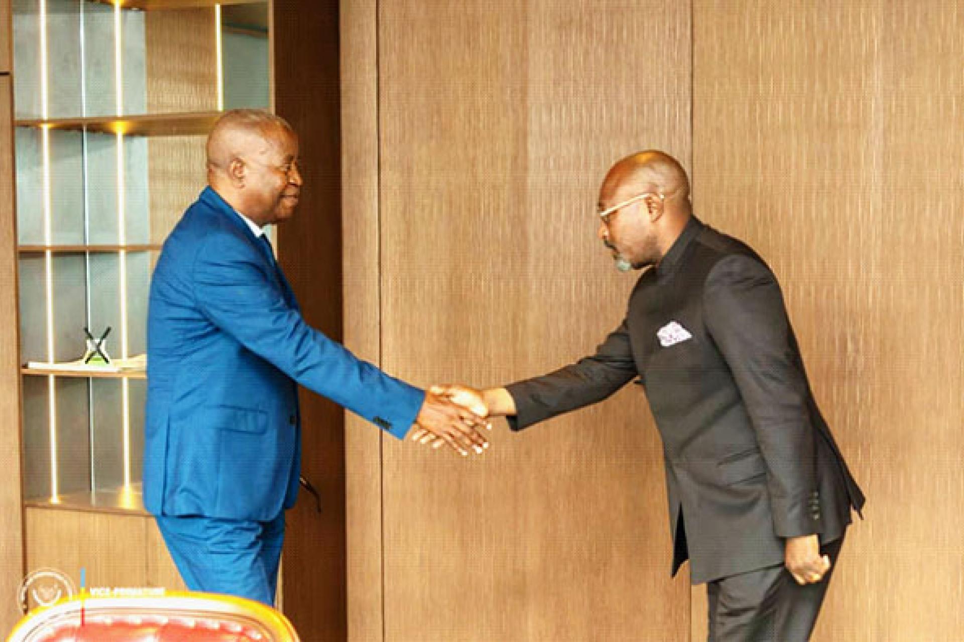 Le VPM Adolphe Muzito recevant Jean-Noël Sheke, ministre provincial du Budget de la Kinshasa. Ph. Droits tiers