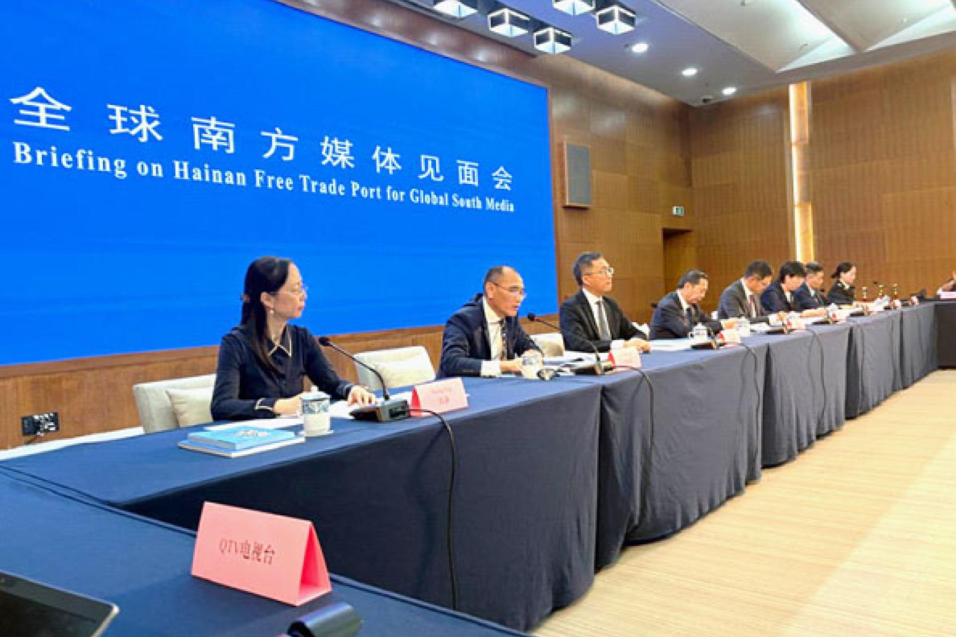 Hainan dévoile ses avancées industrielles, infrastructurelles et écologiques aux médias internationaux.   PHOTO DROITS FDA