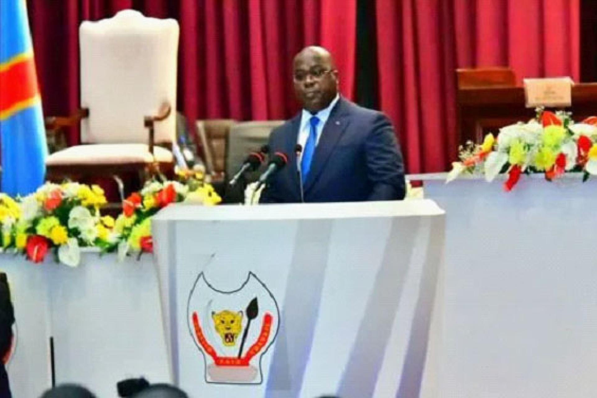 Félix Tshisekedi signe 