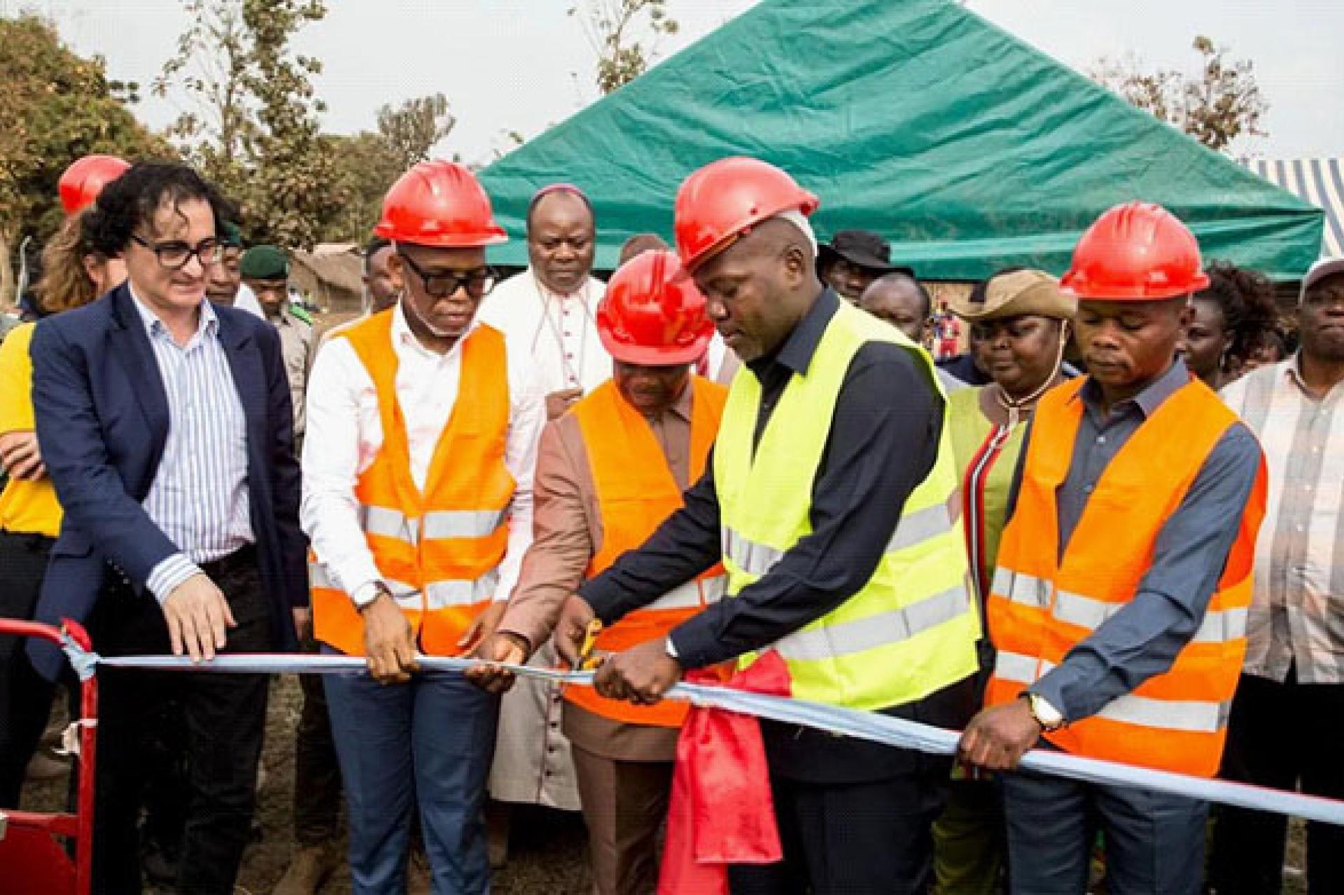 Une vue de la cérémonie inaugurale de la centrale solaire.  