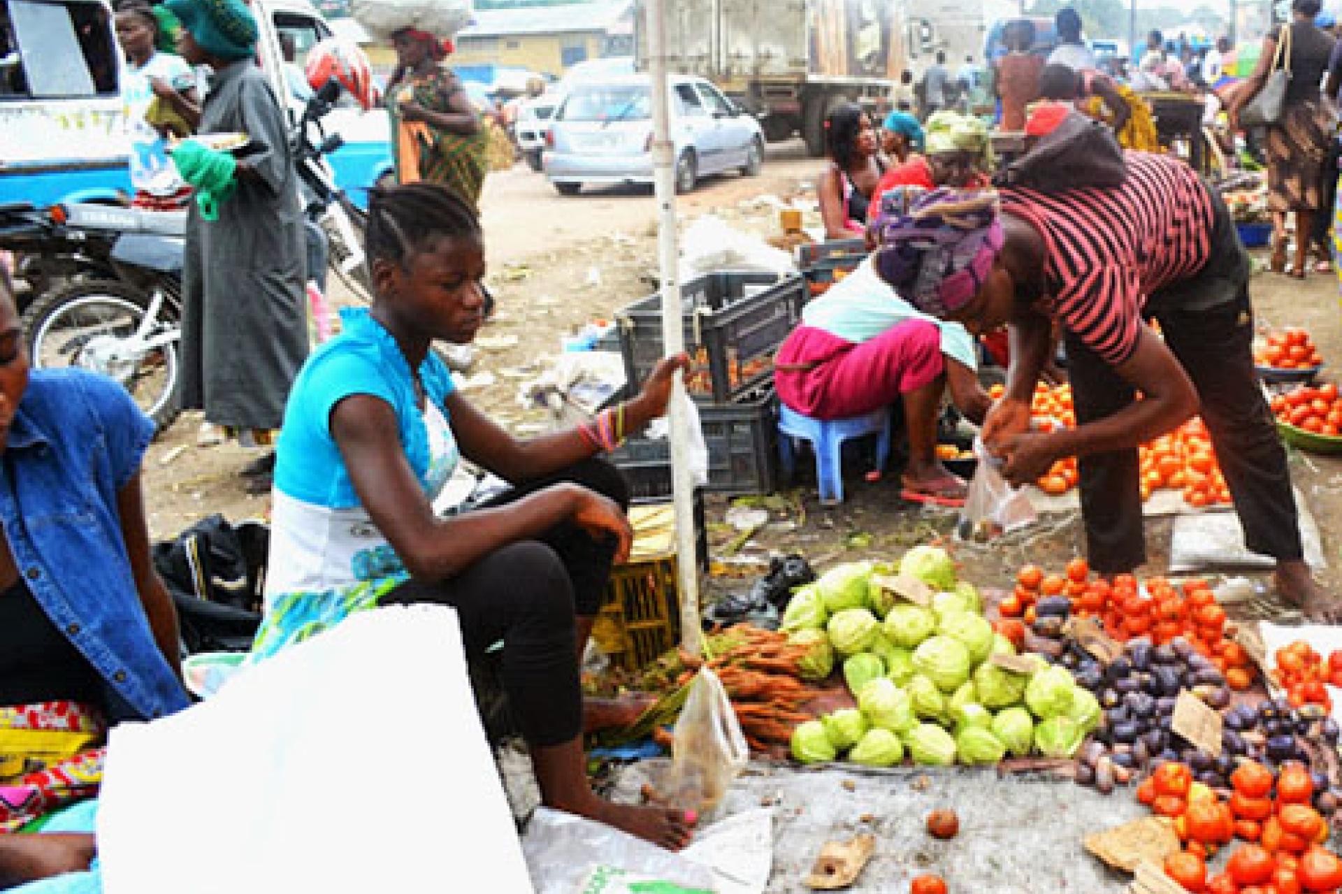 A Kinshasa, l'anarchie bat son plein sur plusieurs artères de la ville où les vendeurs étalent à loisir leurs marchandises. Photo droits tiers 