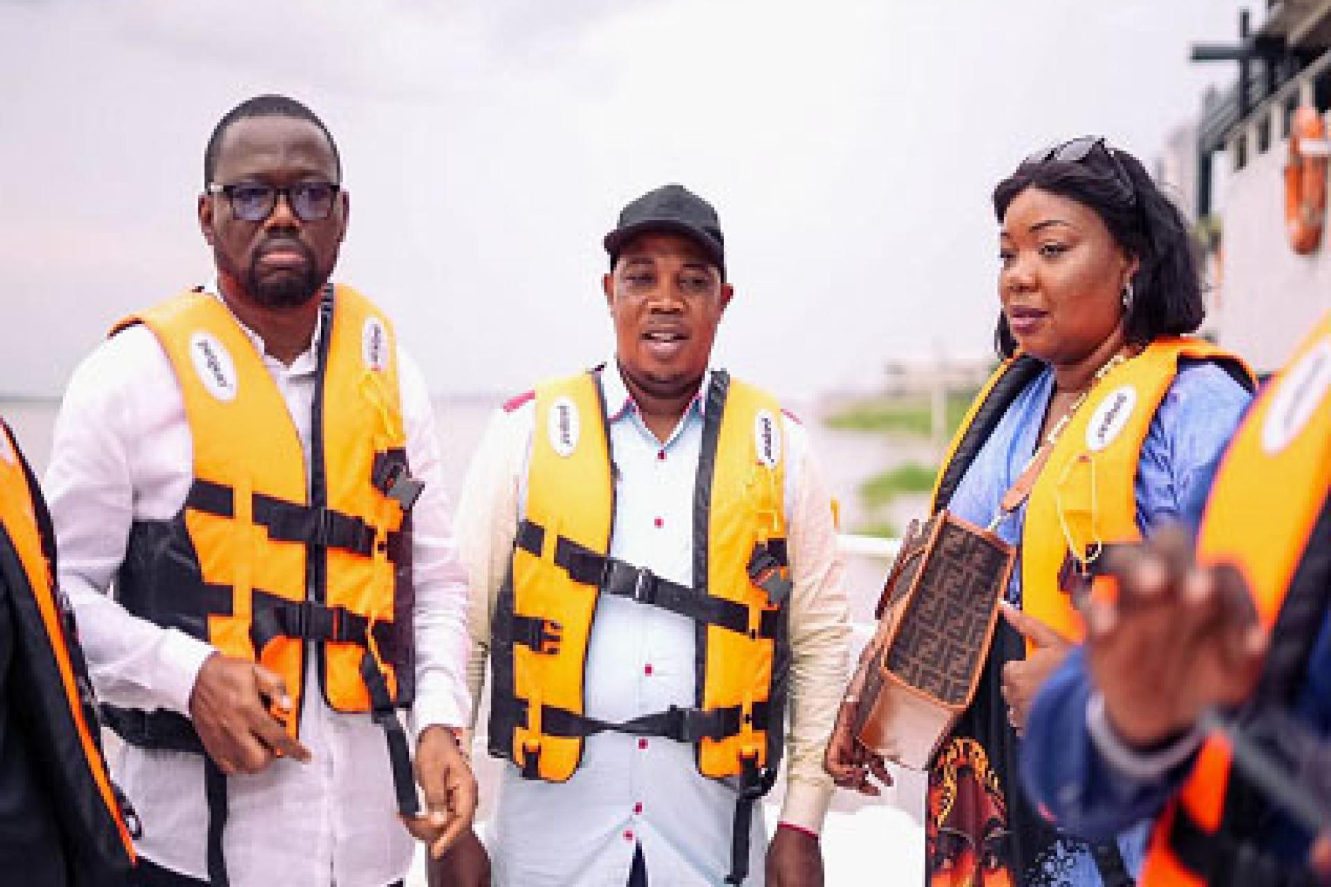 Le Secrétaire exécutif Israël Mutala et deux membres de sa délégation. Photo droits tiers