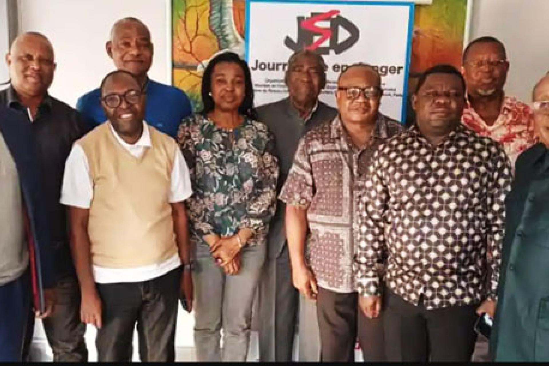 Des professionnels des médias ont découvert hier le premier rapport du Collectif des médias pour l'Observatoin et suivi des accords de paix (Comosa). Photo d'archives