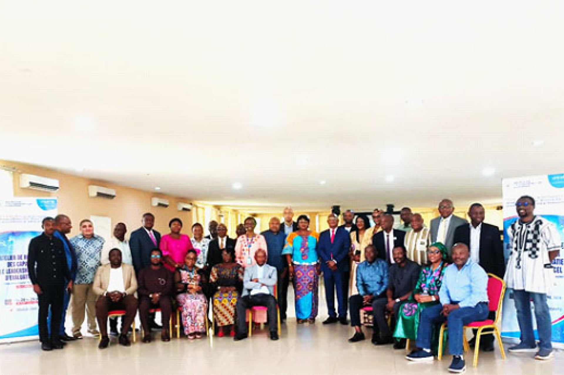 Photo de famille de tous  les participants à l'atelier d'évaluation-Excel.