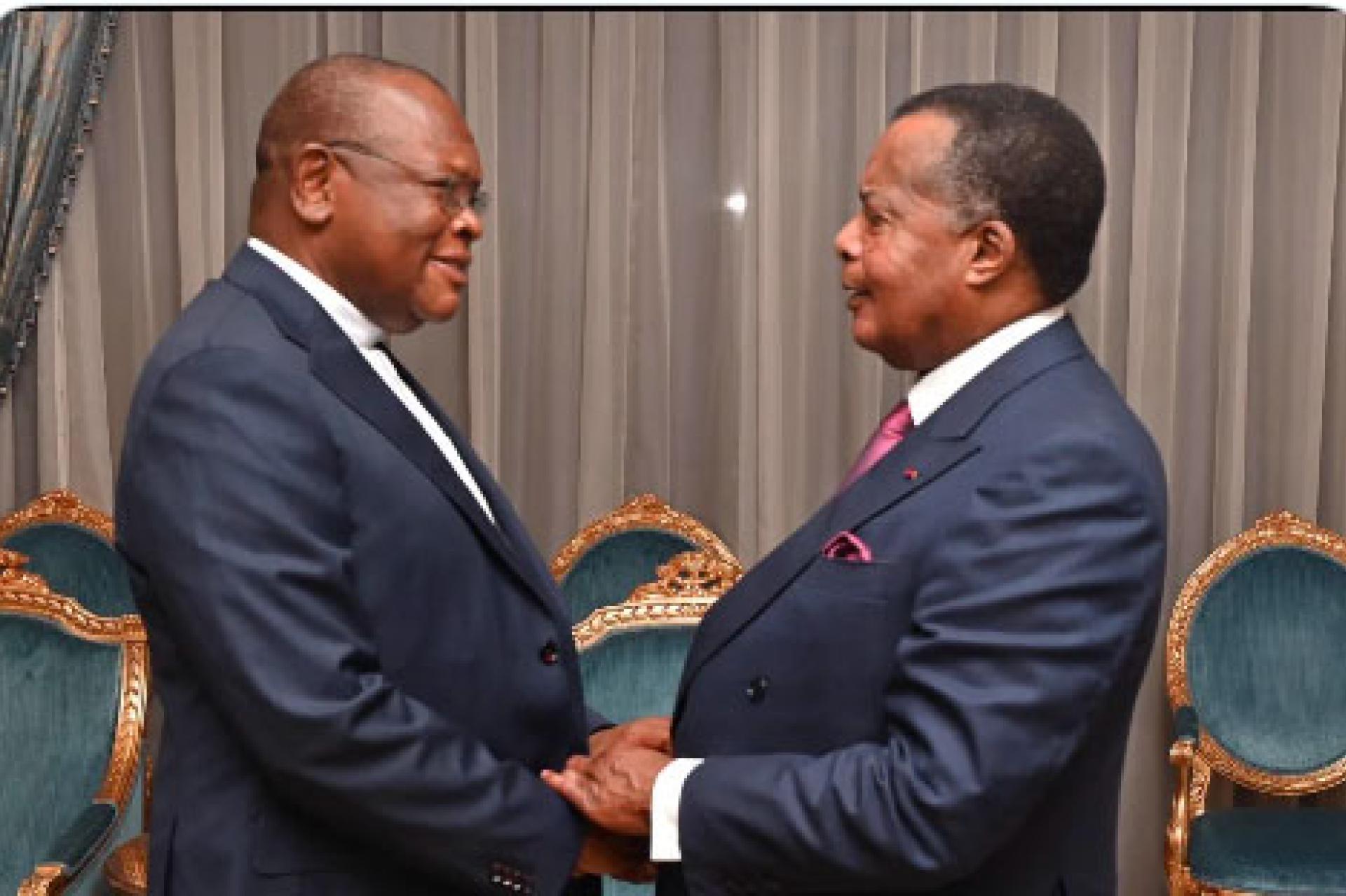 Le cardinal Fridolin Ambongo (g) et le président Denis Sassou-Nguesso.