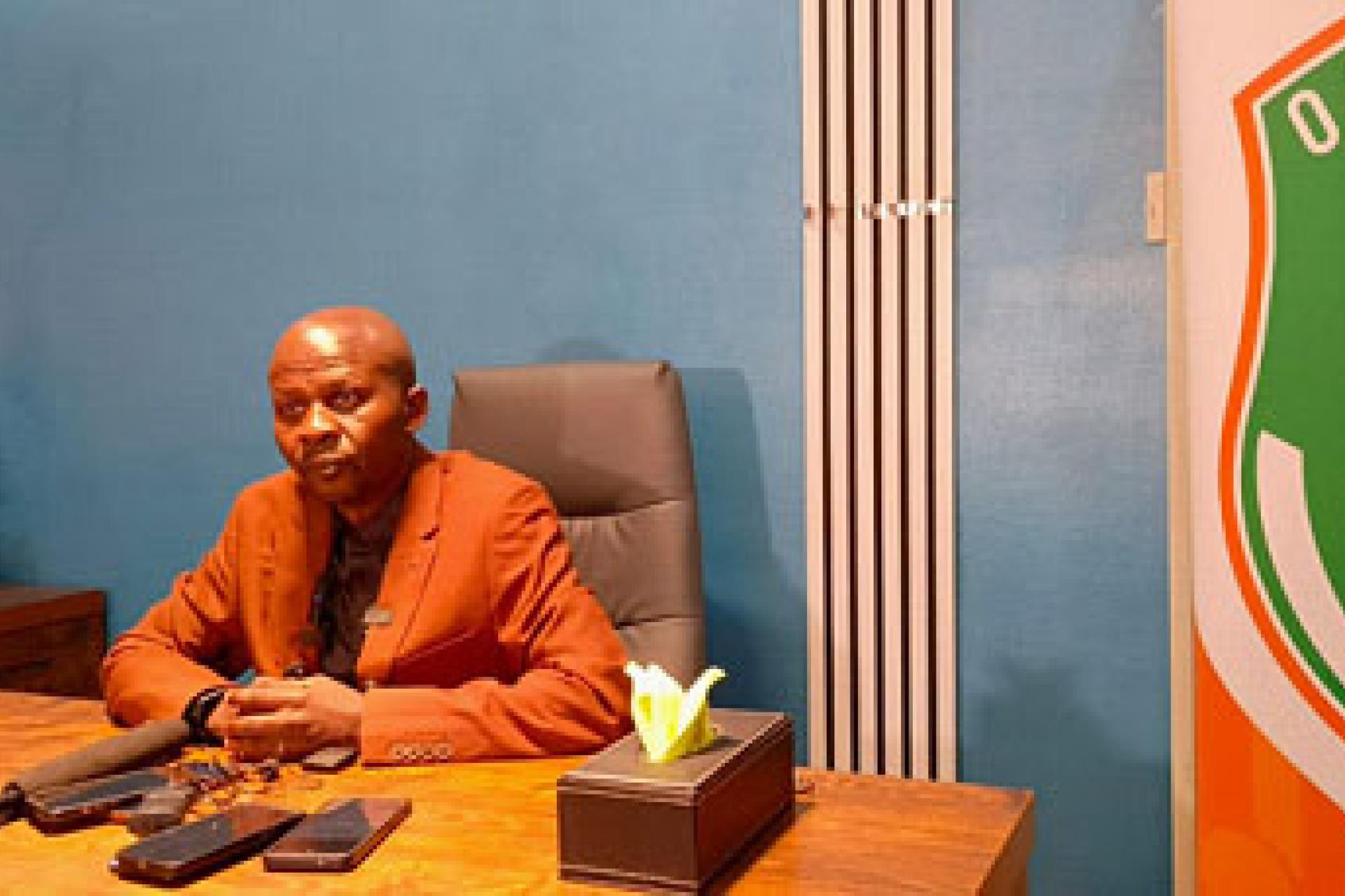 Le président Willy Kindembe  de l' OC Renaissance lors d'un point de presse à Kinshasa. Photo droits tiers