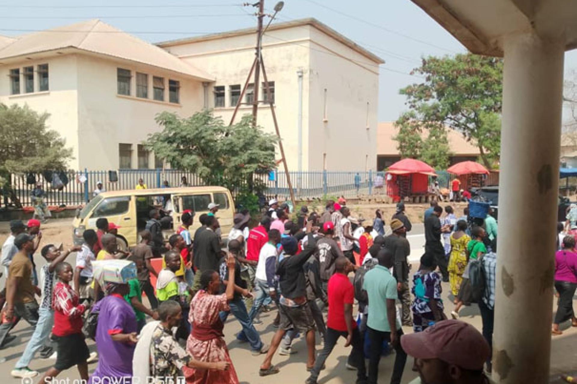 Vendeurs du marché Mzee